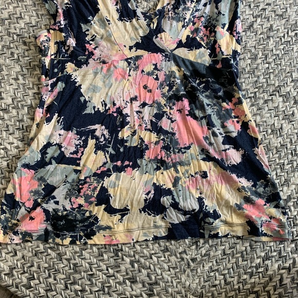 Banana Republic floral top - Picture 3 of 10